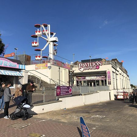 A Wave From It All Great Clacton Buitenkant foto