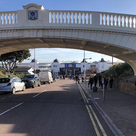A Wave From It All Great Clacton Buitenkant foto