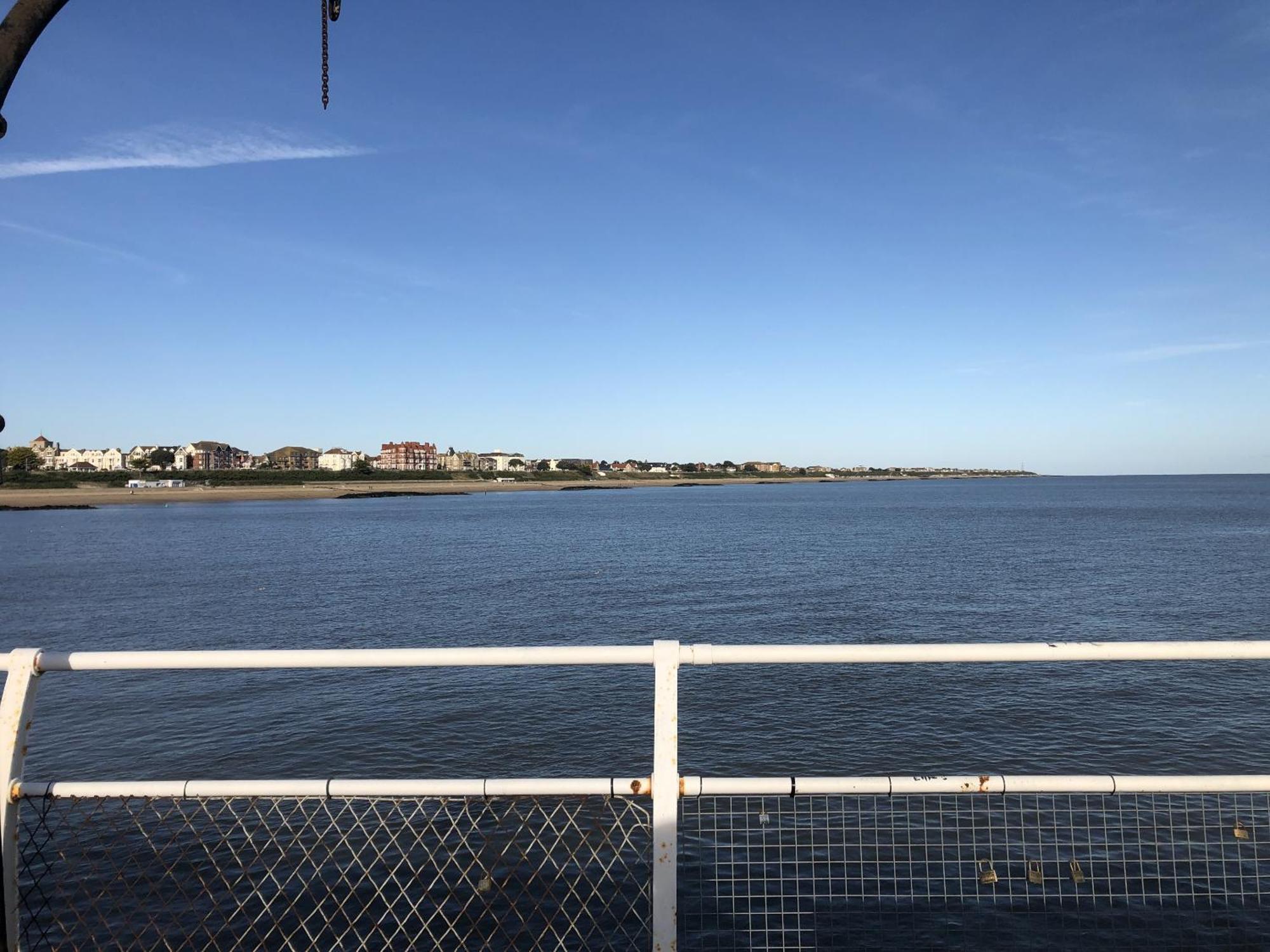 A Wave From It All Great Clacton Buitenkant foto