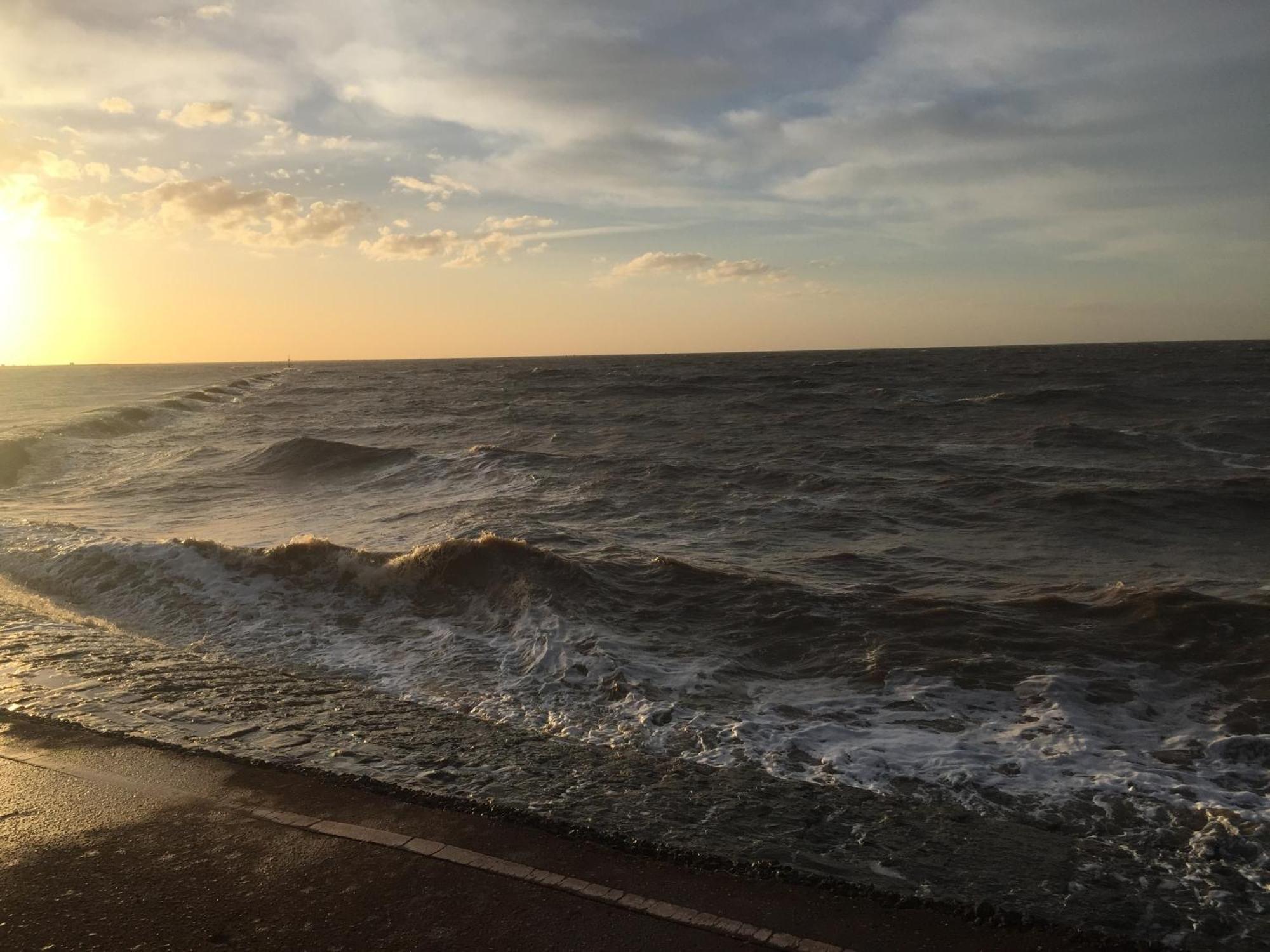A Wave From It All Great Clacton Buitenkant foto